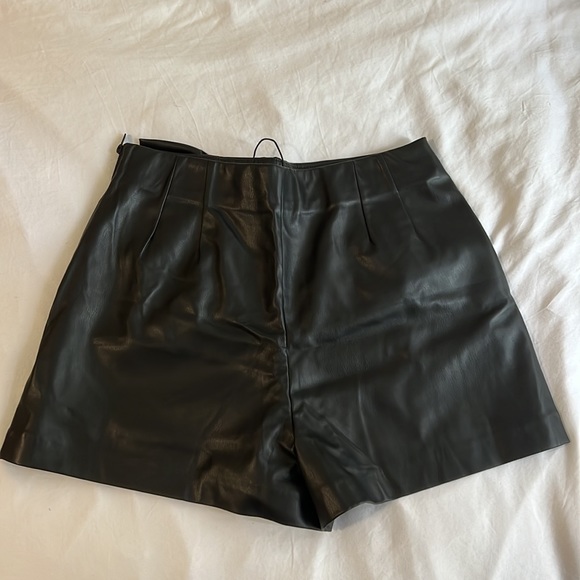 Black Faux Leather Skort from Zara - Picture 2 of 4